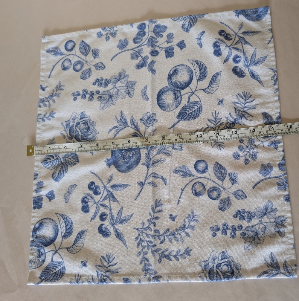 Set Of 4 Blue And White Cloth Napkins With Fruit And Floral Pattern - Picture 3 of 4